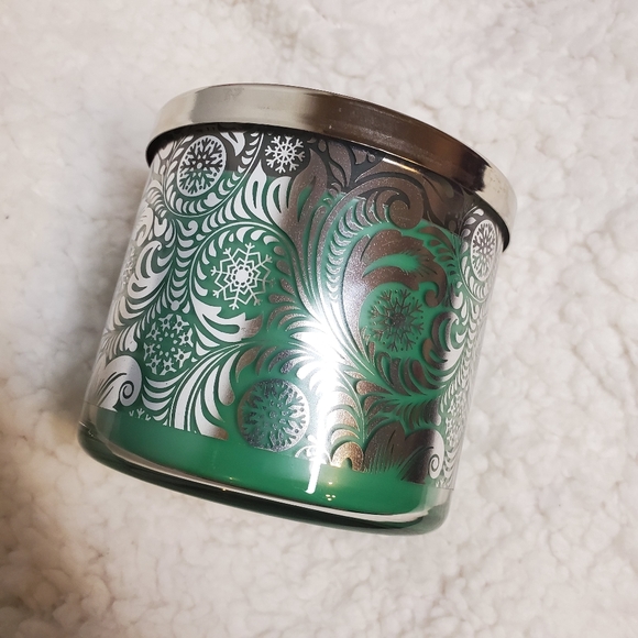 Bath & Body Works 3 Wick Winter Candles - NEW - Picture 9 of 14
